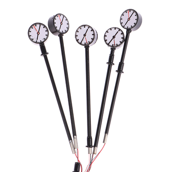 Fém épület-dioráma lámpa órával, közlekedési jelzővel és vasúti elemekkel; nem elektromos, DIY-kész, multifunkcionális.