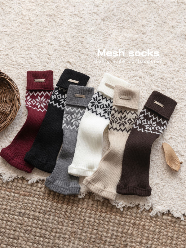 Gyerek zokni - hosszú cső, vastag, kötött, comb-pamutból (combed pamut), retro Fair Isle stílus, lányoknak 3–8 év, tavasz-ősz-tél.