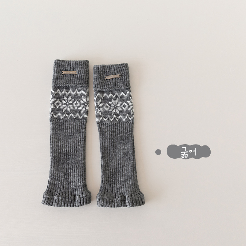 Gyerek zokni - hosszú cső, vastag, kötött, comb-pamutból (combed pamut), retro Fair Isle stílus, lányoknak 3–8 év, tavasz-ősz-tél.