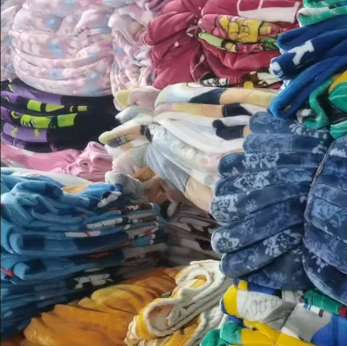 Deka - flis i koralni flis, 100% poliester, 200-400 g/m², proljeće i jesen, skupljanje 2-3%, marka Remember Siyi
