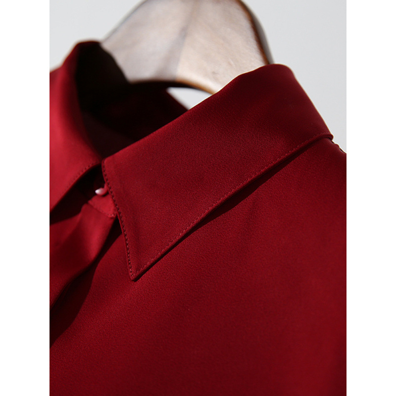 Košulja od acetatne tkanine, glavna tkanina: poliester, jednobojni uzorak, ovratnik polo, zatvaranje: red s više kopči