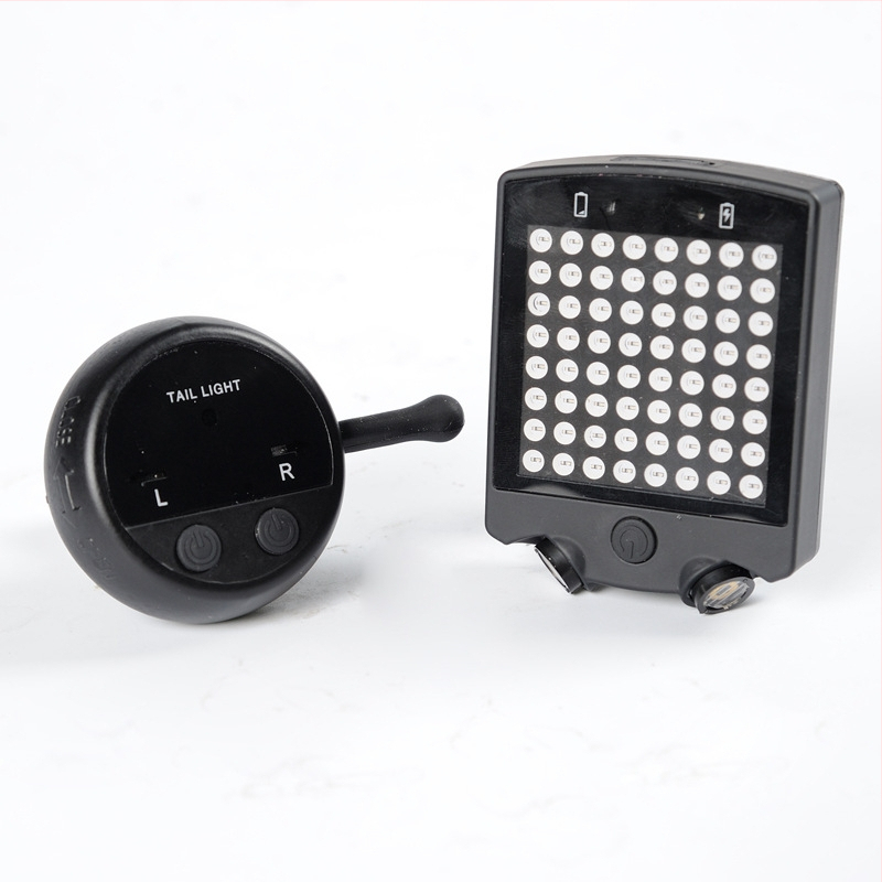 Kerékpár hátsó LED világítás kanyarjelzővel, USB töltés, vezeték nélküli távirányító (A112)