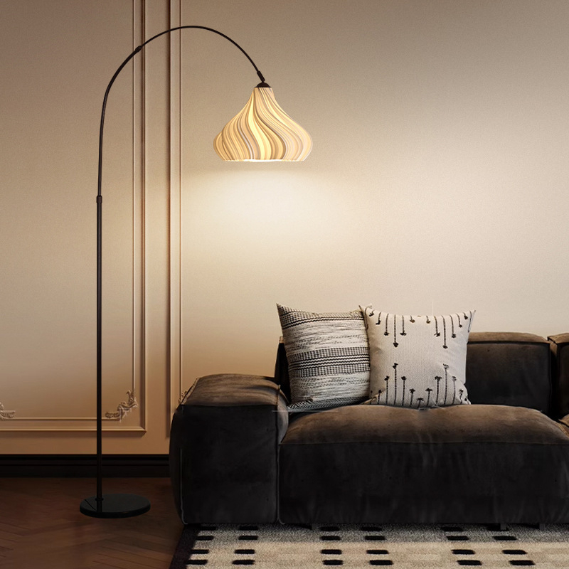 LED állólámpa Nordic designnal, állítható magasság, vas test, 5–10 m² megvilágítási terület