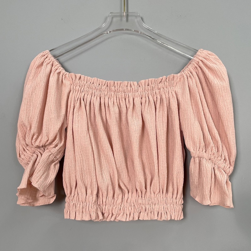 Ženska bluza s izloženim ramenima, puff rukavi, uski kroj, ultra kratka duljina, materijal poliester-elastan