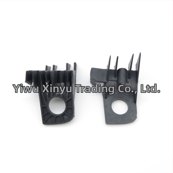 Mercedes-Benz W251 Σετ επισκευής προβολέα (09-17): πλαστικό κλιπ στερέωσης γωνιακού προβολέα