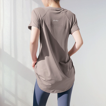 Sportska majica kratkih rukava, okrugli izrez, poliester tkanina, sadržaj 90–95% poliester, casual stil