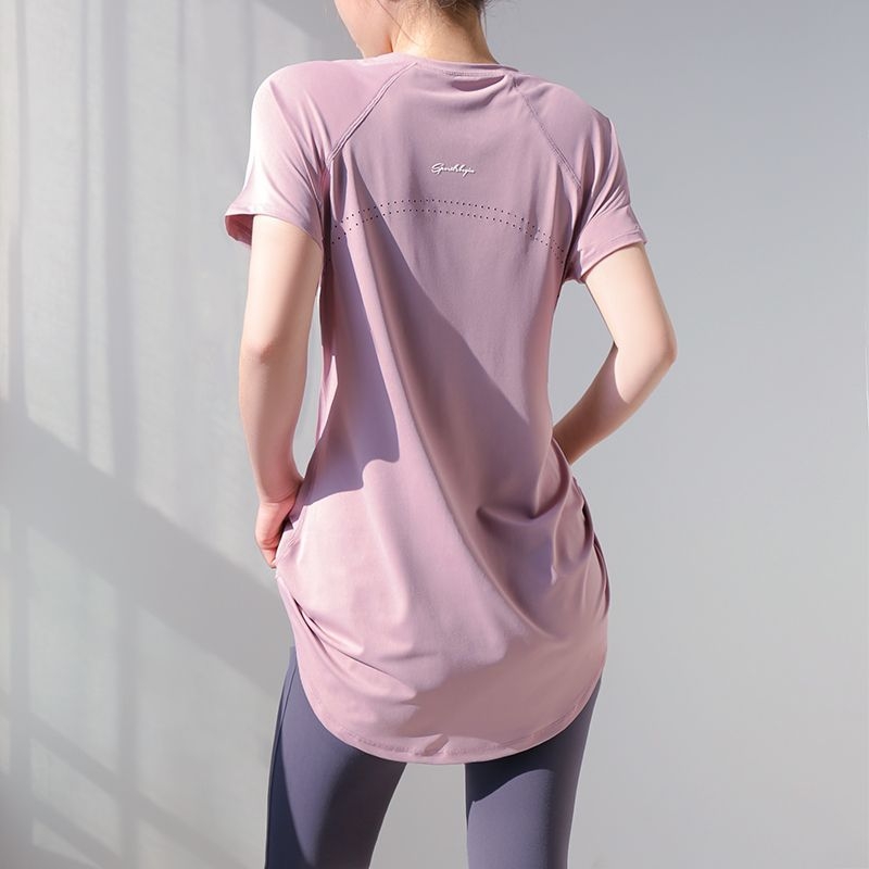 Sportska majica kratkih rukava, okrugli izrez, poliester tkanina, sadržaj 90–95% poliester, casual stil