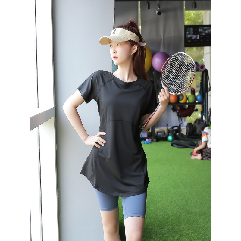 Sportska majica kratkih rukava, okrugli izrez, poliester tkanina, sadržaj 90–95% poliester, casual stil