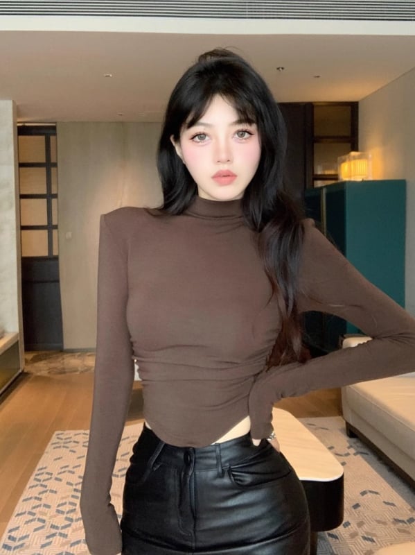 De Velvet anyagú hosszú ujjú felső, félmagas gallér, karcsúsított fazon