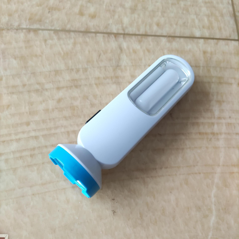 Višenamjenski ručni fenjer s funkcijom stolne lampe, napajanje 3AA suhe baterije, 4.5V, 3W, 500 lm, 180° zrake, IP63