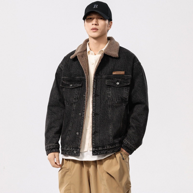 Muška zimsku jakna od denima – ovratnik tipa lapel, podstava od fleesa, debeli pamuk-poliester materijal, džepovi s patch detaljima, jednostruko kopčanje