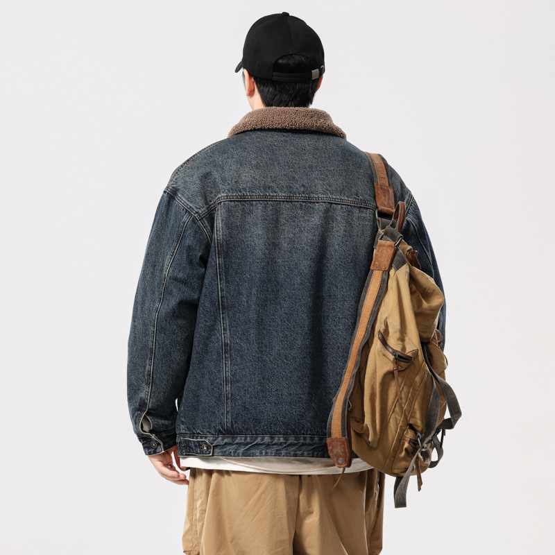 Muška zimsku jakna od denima – ovratnik tipa lapel, podstava od fleesa, debeli pamuk-poliester materijal, džepovi s patch detaljima, jednostruko kopčanje