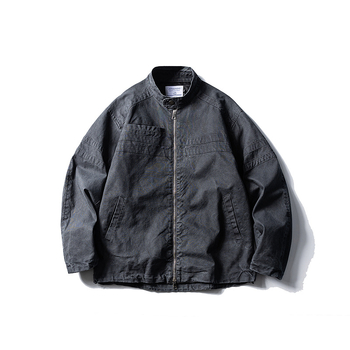 Jakna sa stojećim ovratnikom, opuštenog kroja, jednoredno kopčanje, pamuk tkanina, više džepova, proljetno vanjsko odijevanje