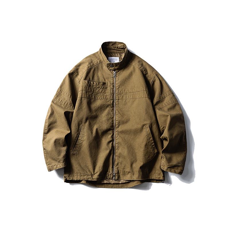 Jakna sa stojećim ovratnikom, opuštenog kroja, jednoredno kopčanje, pamuk tkanina, više džepova, proljetno vanjsko odijevanje