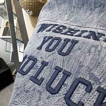 Muška traper jakna s izšivenim slovima, rever ovratnik, isprano casual, široki kroj, dugi rukavi