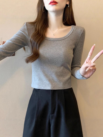 Ženska pamučna majica s dugim rukavima, U-vrat, slim fit, baselayer, jednobojna, jesen 2025