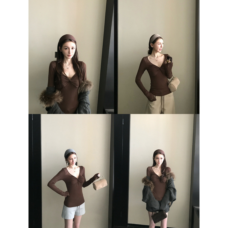 Majica s dugim rukavima od 95% pamuka, okrugli izrez, uski kroj, pletena izrada, gradski stil