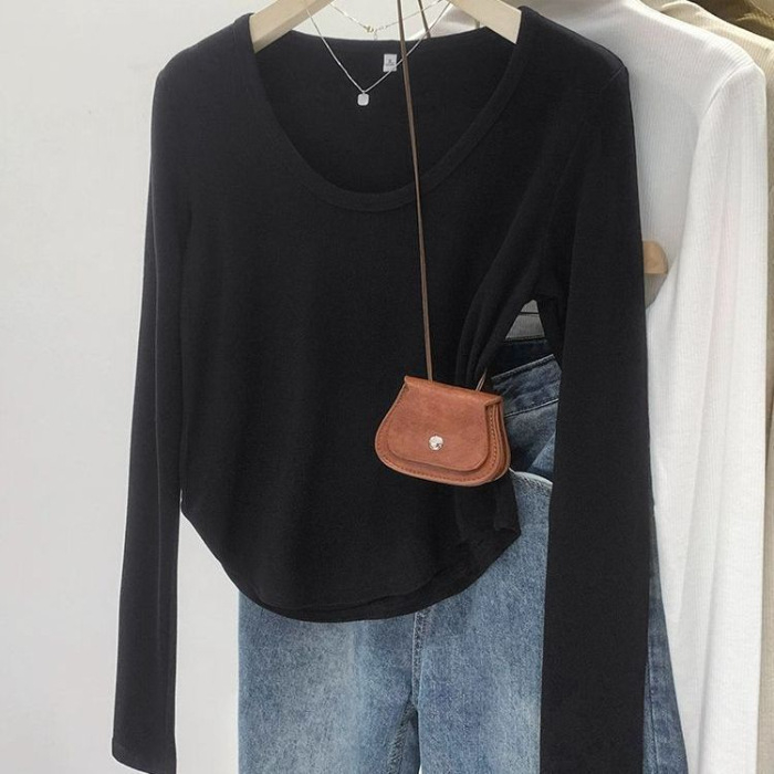 Majica s dugim rukavima od 90-95% pamuka, U izrez, slim fit