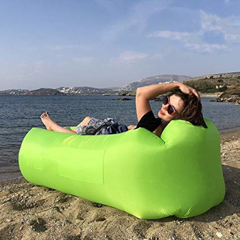 Naduvani lounge kauč s površinom od poliestera; težina 1,2 kg; nosivost do 400 kg.