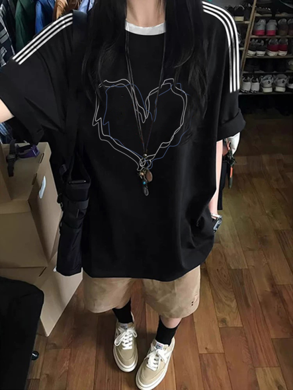 Póló – irodalmi retro stílusú pamut, kerek nyakú, rövid ujjú, laza szabás, közepes hosszúságú