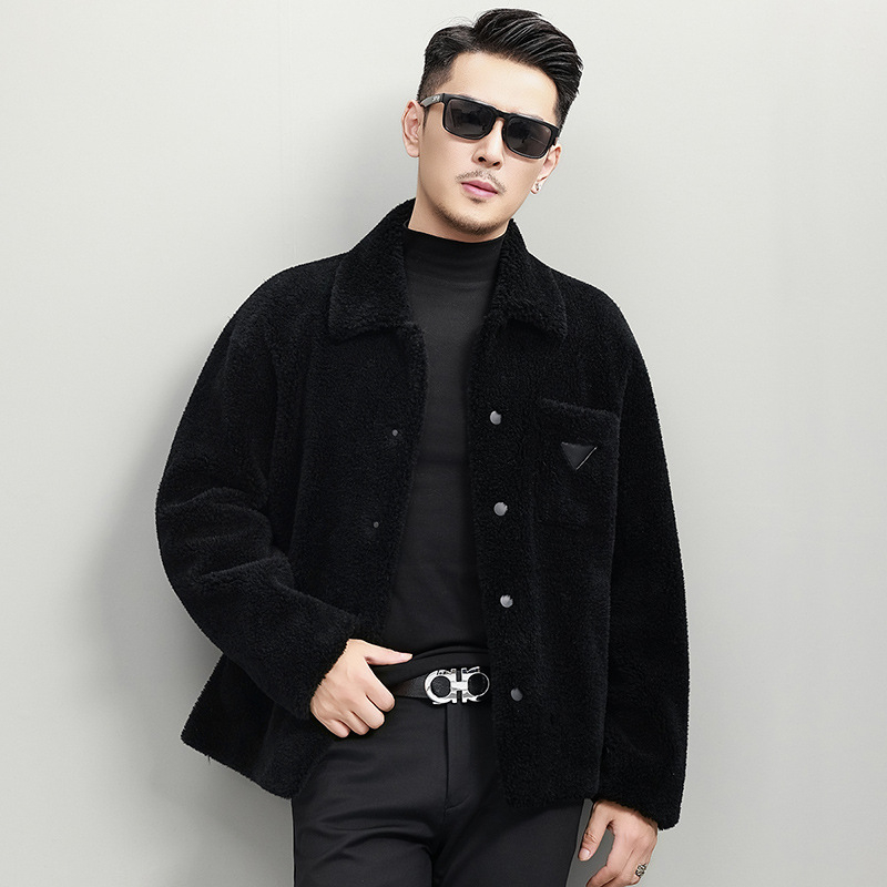 Muški kaput od ovčjeg shearling vune, jednostruko kopčanje, s reverom tipa lapel, bočne džepove, zimski komad