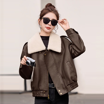 Női PU bőrkabát szőrme gallérral, cipzáras záródás, szabadabb szabású, motoros stílus, téli 2025