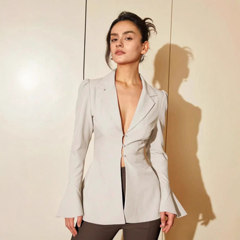 Ženski blejzer slim fit, rever, zvonasti rukavi, jednostrano kopčanje, poliester s elastanom