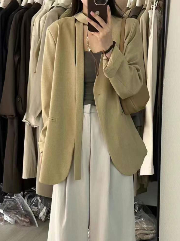 Blazer s jednim gumbom, V-izrez, ležeran kroj, standardna duljina (50–65 cm)
