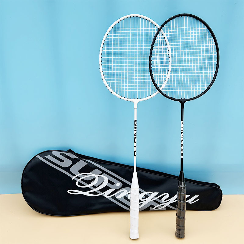 Badminton reketa s Ferroalloy okvirom, težina 95–100 g, debljina drške G4, dizajn ravnog udarca, pogodna za amatere