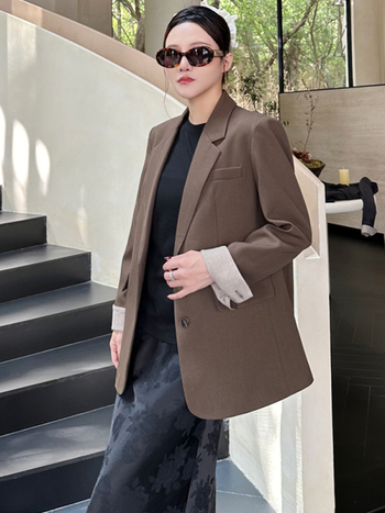 Ženski sako za kostim | poliester 95%+, ovratnik sakoa, dugi rukavi, zatvara se na dva gumba u jednom redu, oblikovanje pri visokoj temperaturi