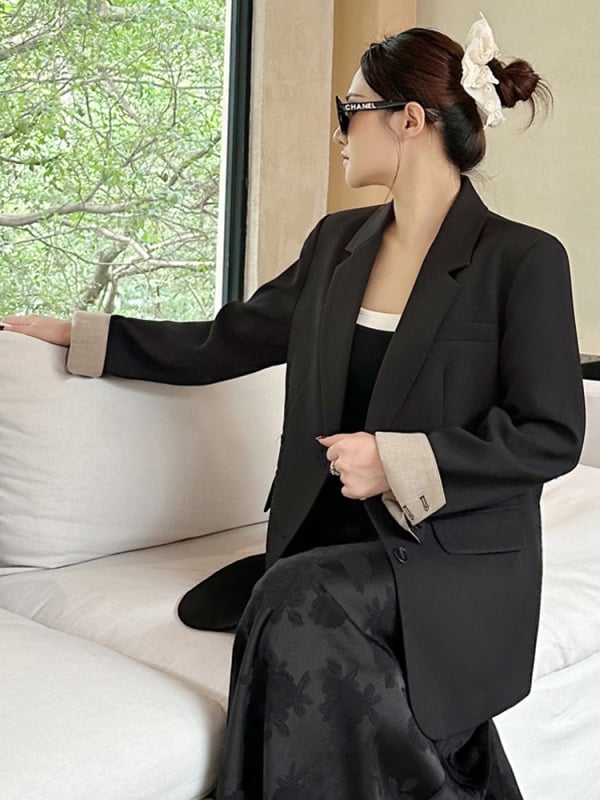 Ženski sako za kostim | poliester 95%+, ovratnik sakoa, dugi rukavi, zatvara se na dva gumba u jednom redu, oblikovanje pri visokoj temperaturi
