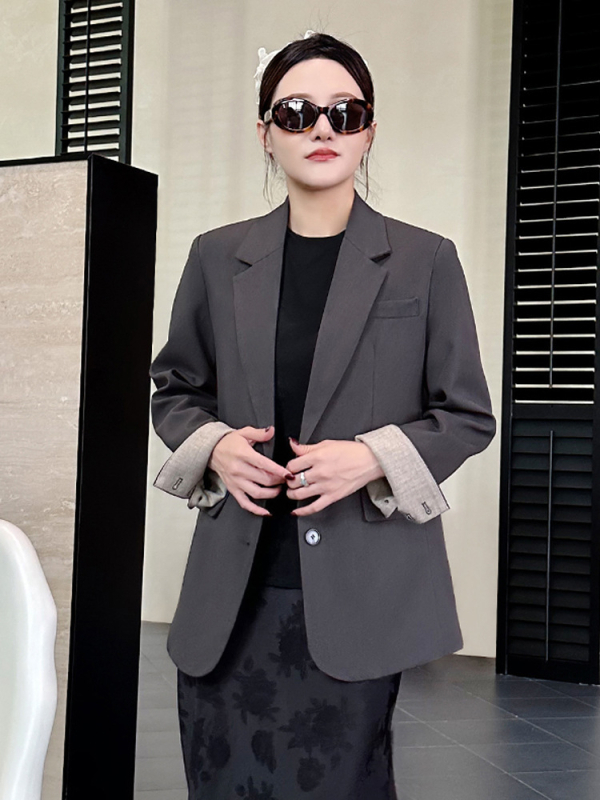 Ženski sako za kostim | poliester 95%+, ovratnik sakoa, dugi rukavi, zatvara se na dva gumba u jednom redu, oblikovanje pri visokoj temperaturi