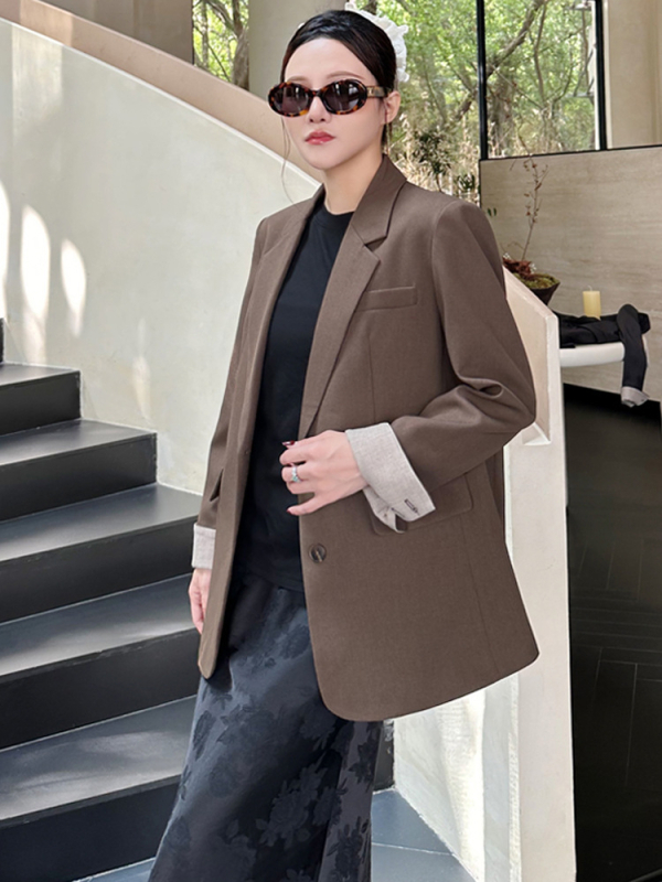 Ženski sako za kostim | poliester 95%+, ovratnik sakoa, dugi rukavi, zatvara se na dva gumba u jednom redu, oblikovanje pri visokoj temperaturi