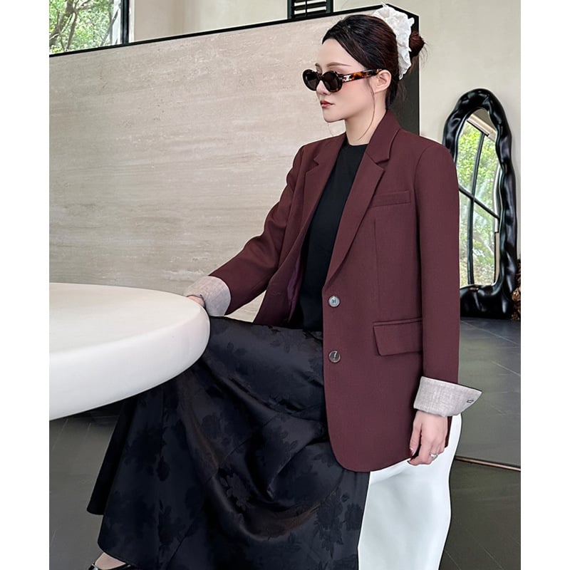 Ženski sako za kostim | poliester 95%+, ovratnik sakoa, dugi rukavi, zatvara se na dva gumba u jednom redu, oblikovanje pri visokoj temperaturi