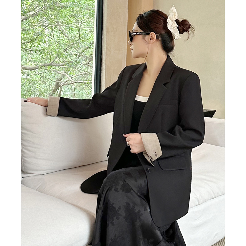 Ženski sako za kostim | poliester 95%+, ovratnik sakoa, dugi rukavi, zatvara se na dva gumba u jednom redu, oblikovanje pri visokoj temperaturi