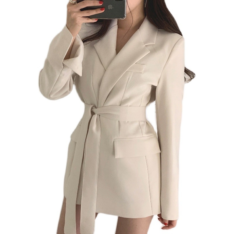 Ženski blejzer od poliestera, uski kroj, srednja duljina, ovratnik sakoi, dugi rukavi
