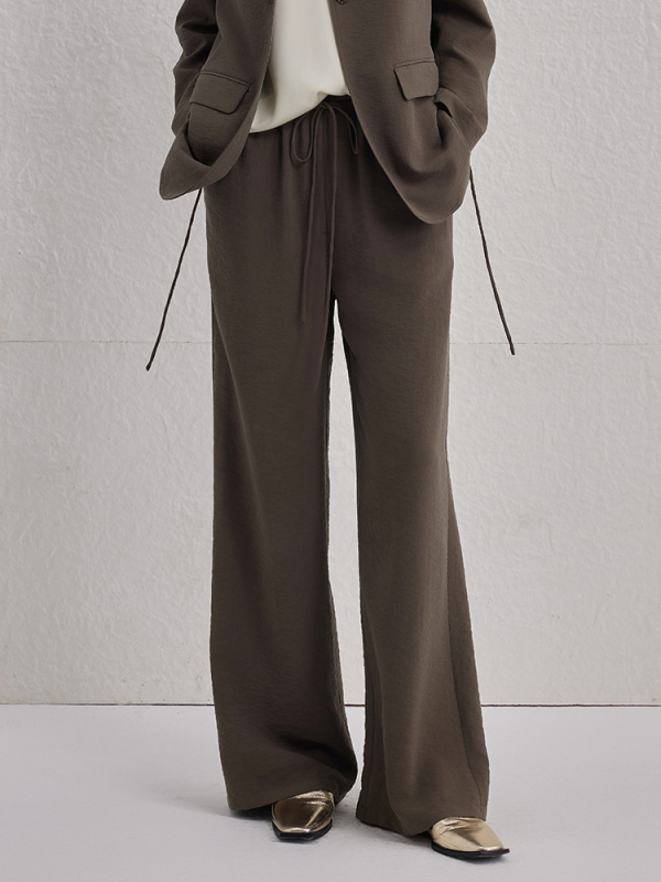 Žensko kratko sako od Mulberry svile, slobodan kroj, V-izrez, jedno kopčanje, smjesa svile i najlona, duljina 50–65 cm