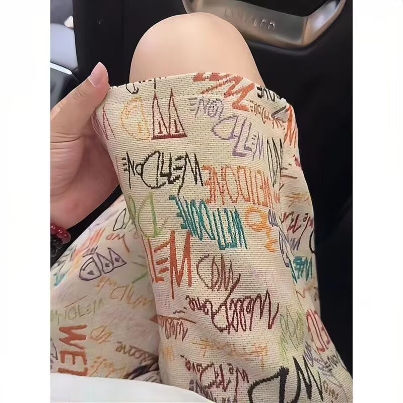 Dopamine Graffiti rövidnadrág – laza szabás, öt pont hossz, 100% poliészter, nyár 2025