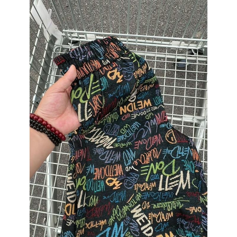 Dopamine Graffiti rövidnadrág – laza szabás, öt pont hossz, 100% poliészter, nyár 2025