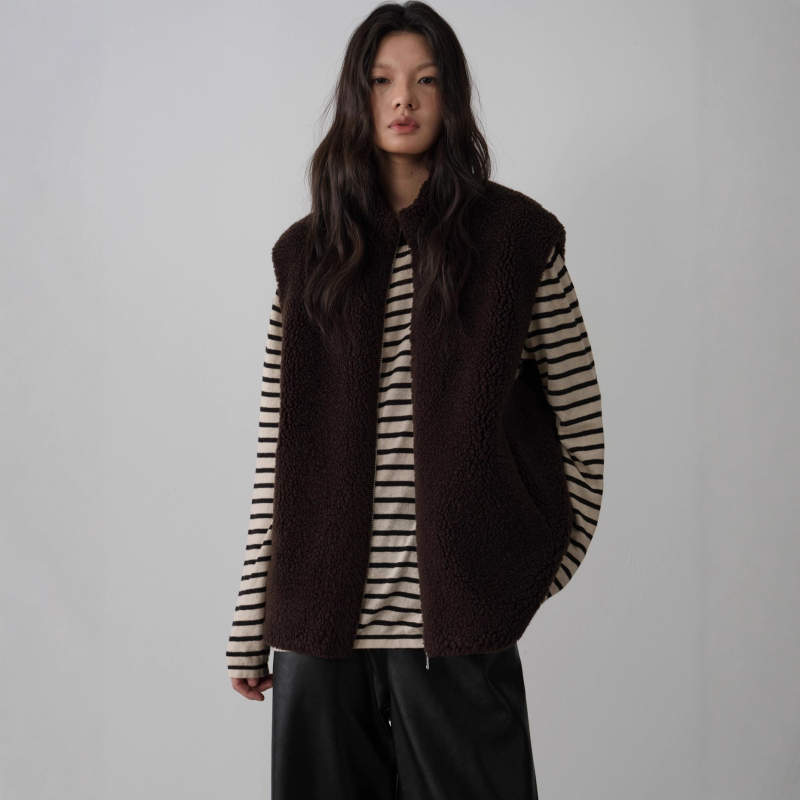 Gyapjú ujjatlan mellény álló gallérral, cipzárral, karcsú szabás, elegáns mindennapi viselet