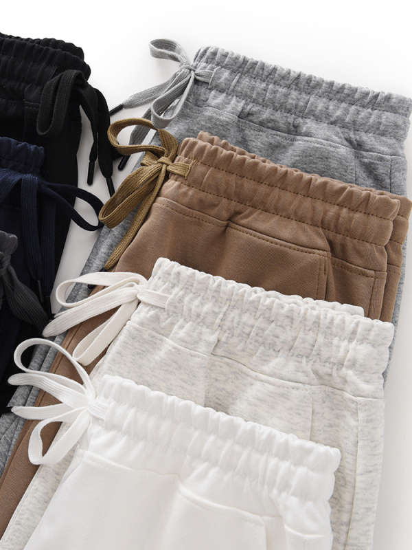 Pamut rövidnadrág, egyenes szabás, enyhe elasztikusság, minimalist stílus