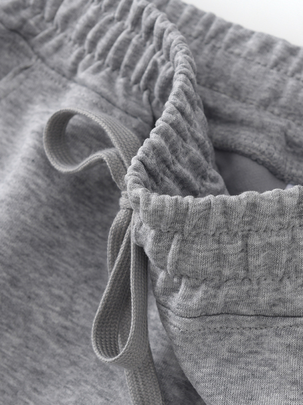 Pamut rövidnadrág, egyenes szabás, enyhe elasztikusság, minimalist stílus