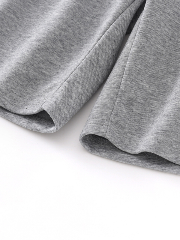 Pamut rövidnadrág, egyenes szabás, enyhe elasztikusság, minimalist stílus