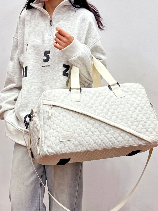 Oxford anyagú fitnesz táska, száraz–nedves szétválasztás, külön cipőrekesz, lélegző, vízálló