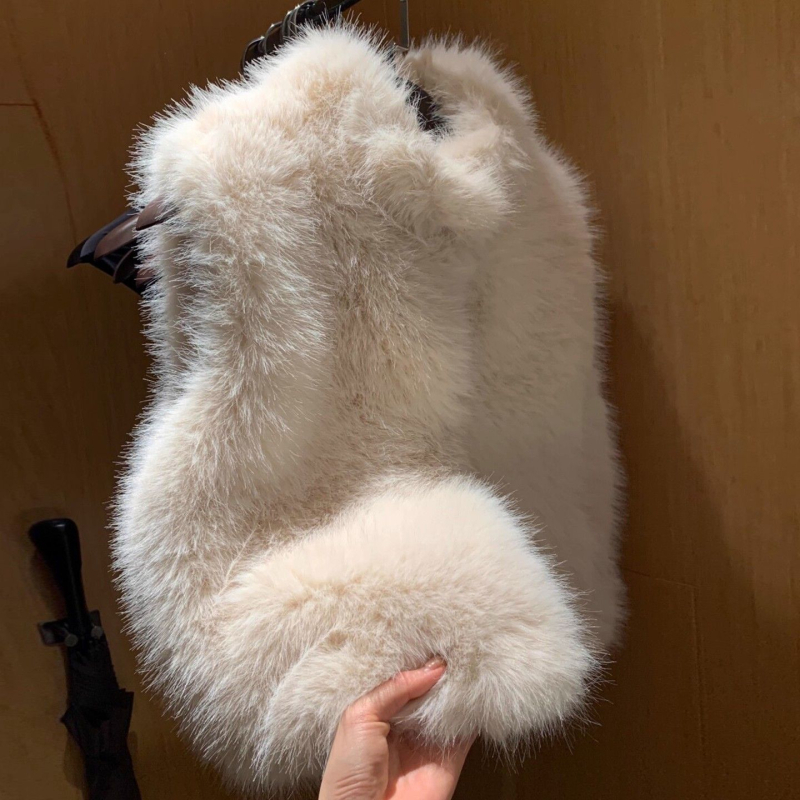 Női ultra rövid mellény szintetikus róka szőrrel és gyapjú töltettel, V-nyakú kivágás, külső anyag: rayon