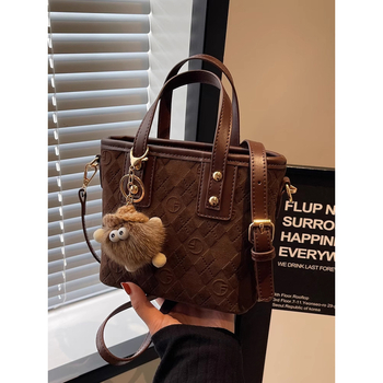 Női vödrökalakú táska, retro díszítés, PU bőr, vödr alakú, cipzáras nyitás, belső cipzáras zseb, 2025 ősz