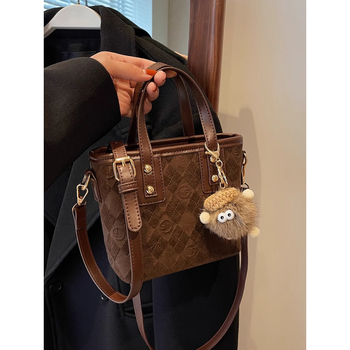 Női vödrökalakú táska, retro díszítés, PU bőr, vödr alakú, cipzáras nyitás, belső cipzáras zseb, 2025 ősz