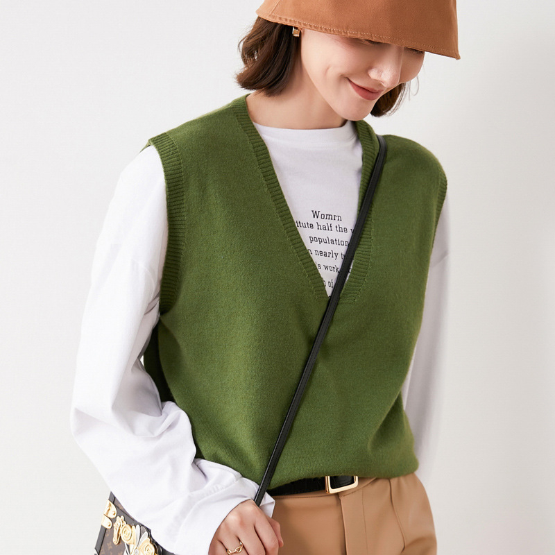 Női V-nyakú kötött mellény, lazán szabott, gyapjú core-spun szál (30–50% tartalom), hossz 50–65 cm