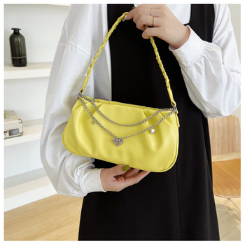 Női PU bőrű, négyzet alakú kézitáska pliszált felhőmintával, cipzáros nyitás, nylon belső, egy vállpánt, utcai stílus