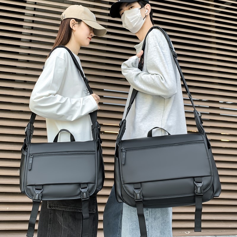 Muška crossbody torba s urbanim minimalističkim stilom, neobičan materijal, otporna na habanje, poliester podstava, jednobojni uzorak, za svakodnevnu upotrebu.